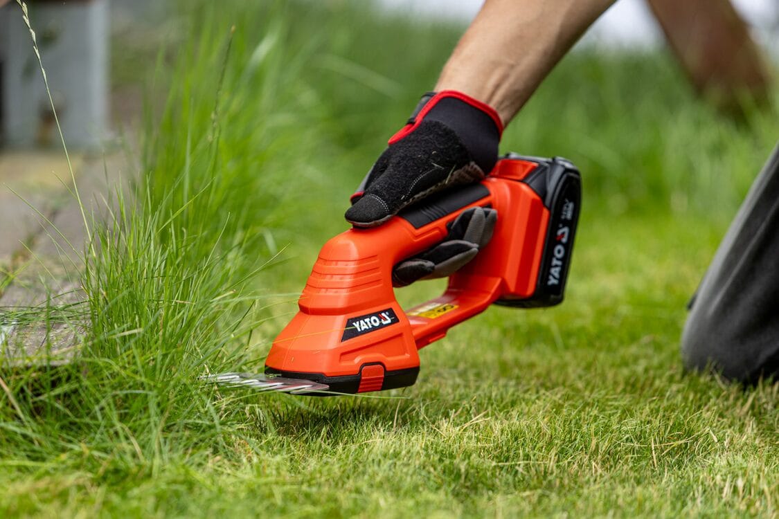 YATO YT-828355 18V - BATTERY 2 AH GRASS AND HEDGE TRIMMER - Image 8