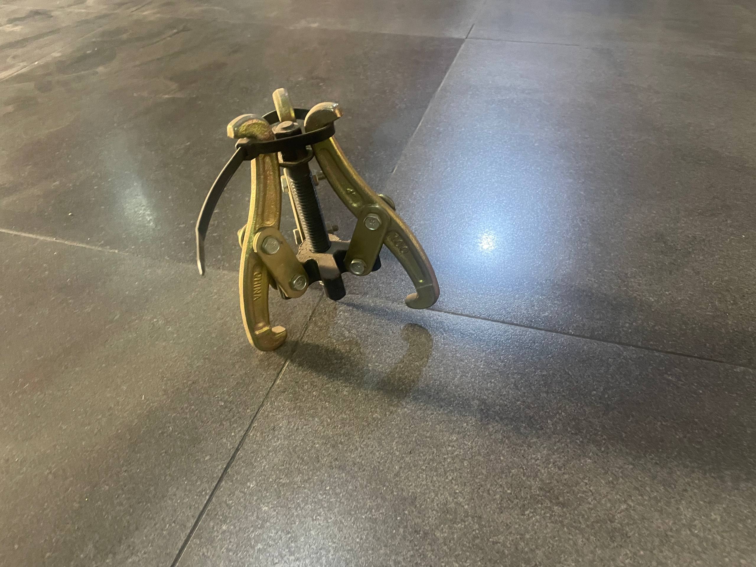 4" 3 ARM/JAW PULLER - Image 2